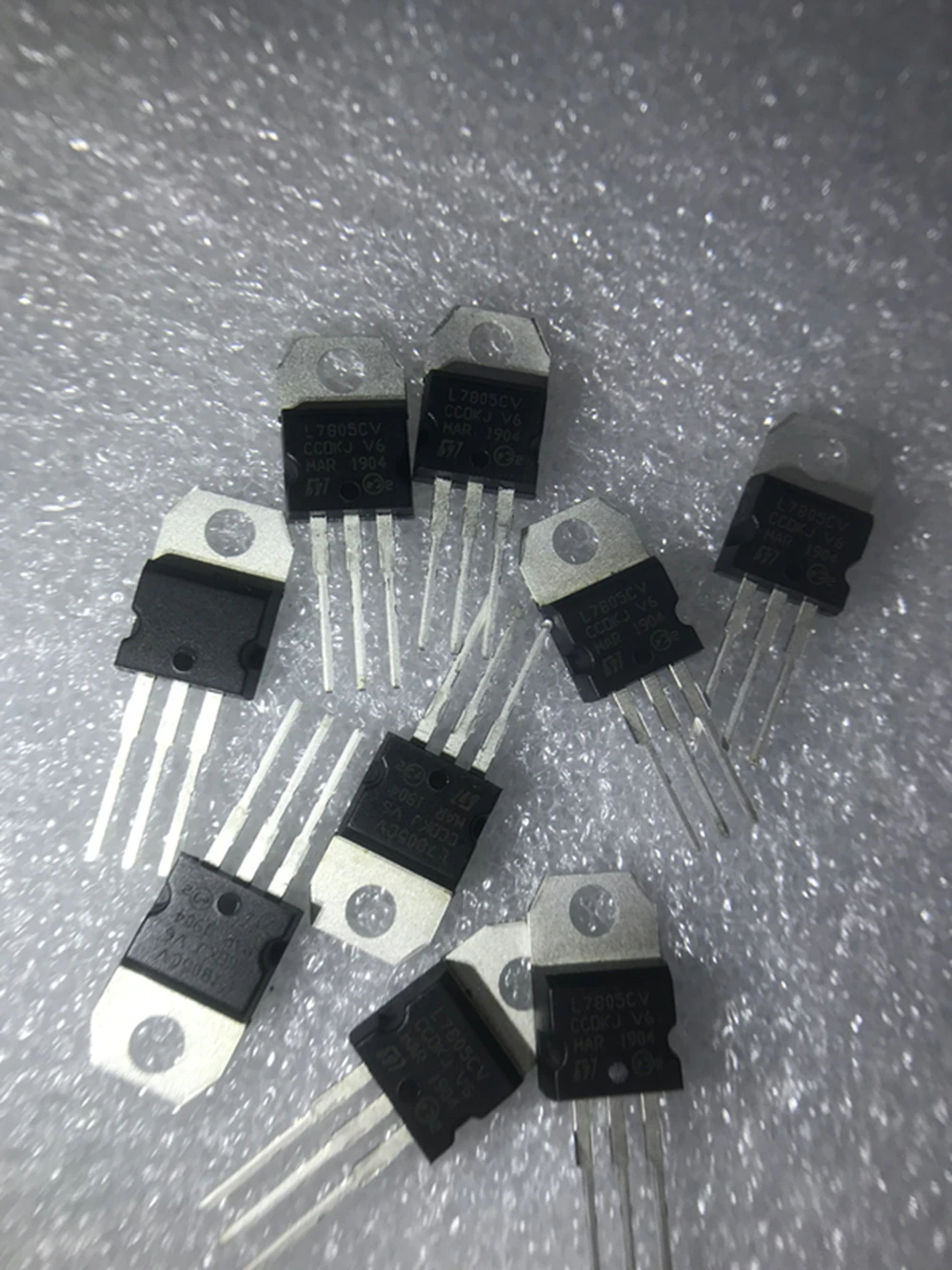 100 шт. LM7805 L7805 7805 Напряжение регулятором IC 5 V 1.5A TO-220