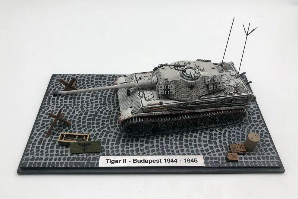 Танк тигр I 1: 72 литая модель - Цвет: Tiger II Budapest