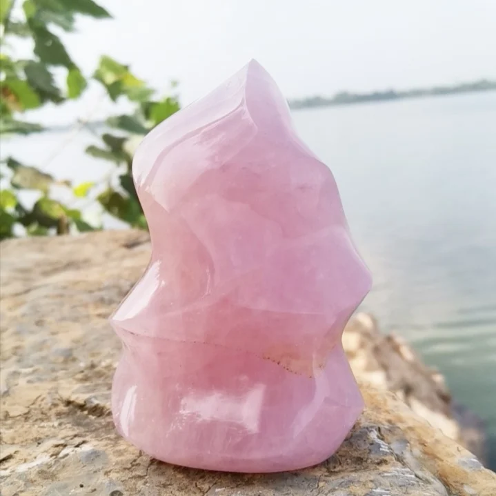 

Whosale love stone natural rose quartz flame reiki healing crystals energy stone for home decoration