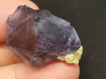 

22.4gNatural dark purple fluorite, crystal mineral specimen
