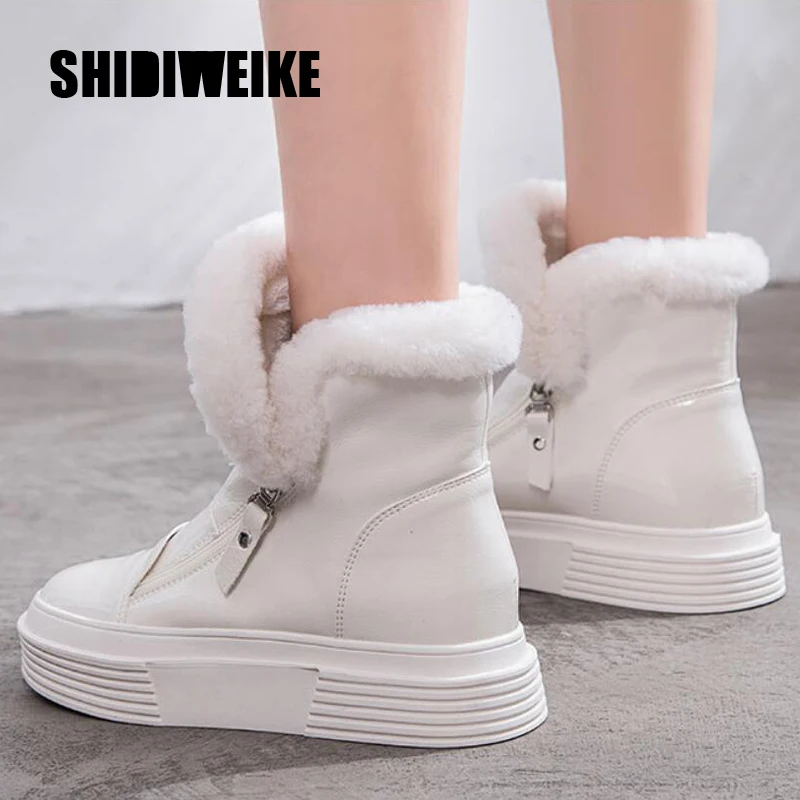 

2019 new Snow Boots Female Winter Round toe Zipper Boots British Wind Velvet Wild Casual Patent Leather Women's Boots J661