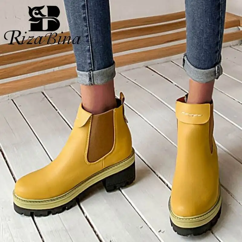round toe chelsea boots
