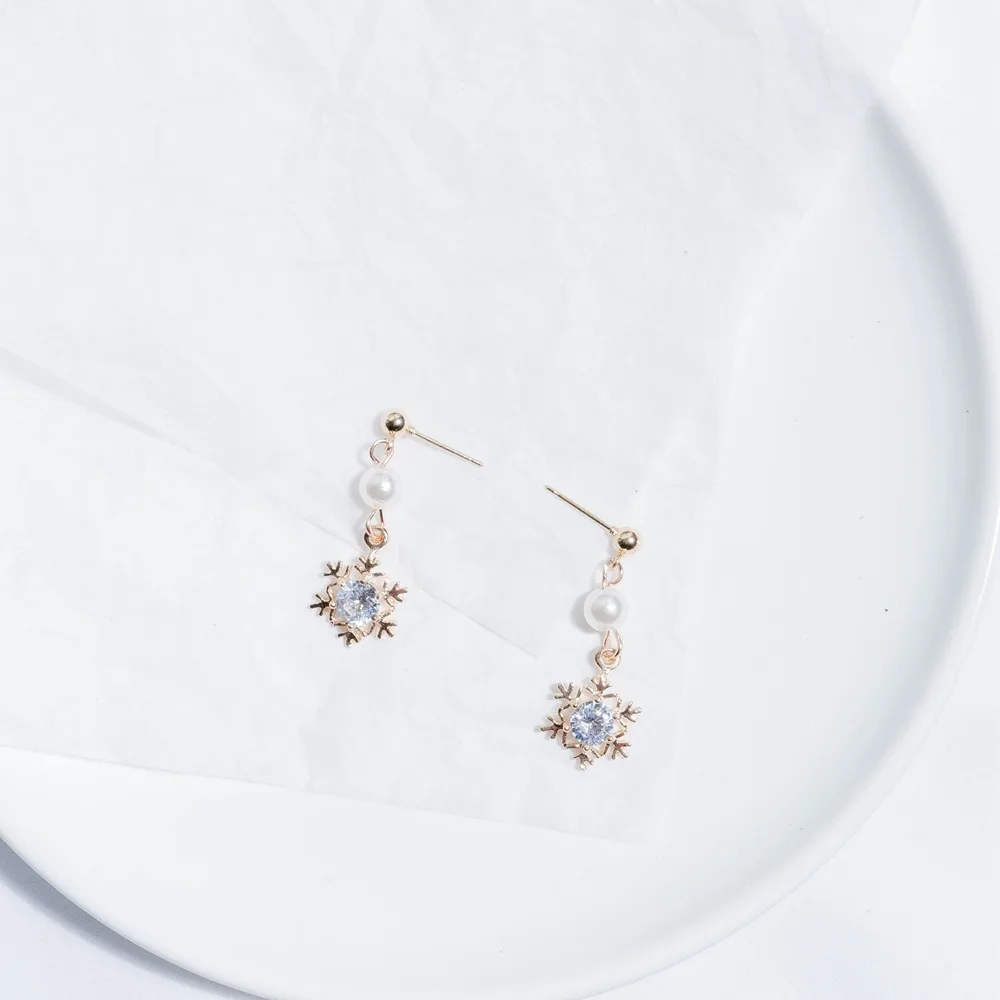 

New style lady personality fashion snowflakes earrings Korean concise creative style ins net red autumn and winter Earrings