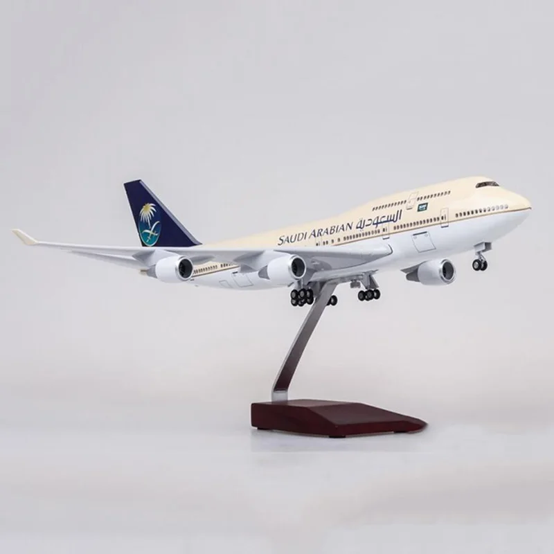 1/150 весы Boeing B747-400 авиасимулятор модель игрушки 47cmSaudi Arabian Airline самолет W свет и колеса литой под давлением пластилсамолет