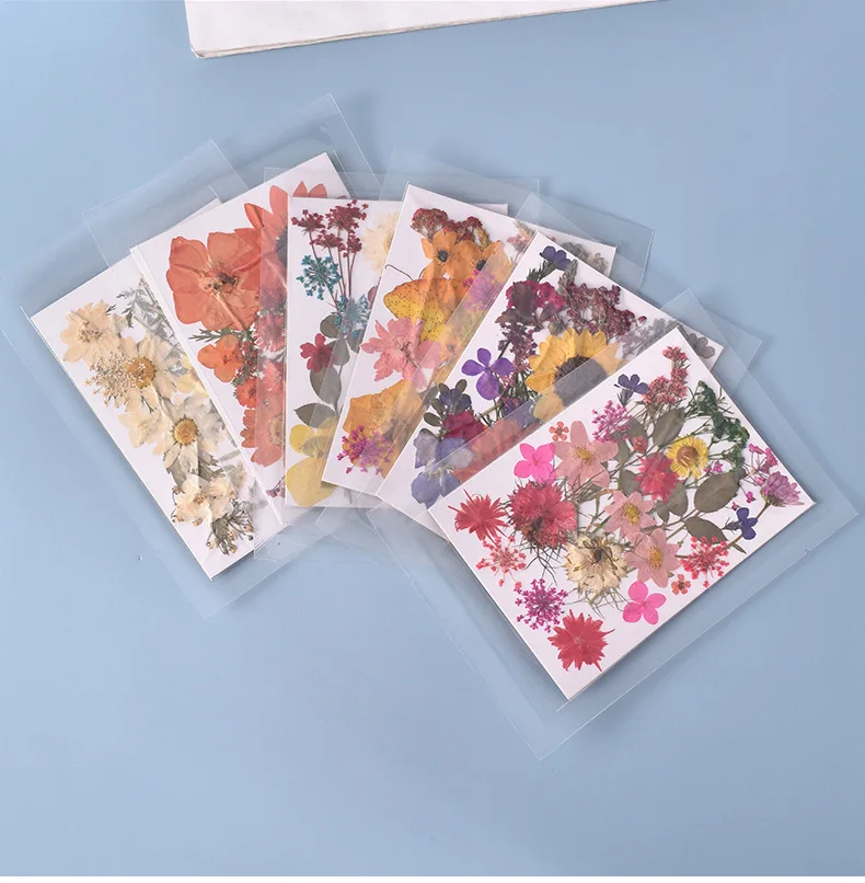 

Various compressed dried flowers are used to make accessories and handicrafts filled with epoxy resin silicone mold