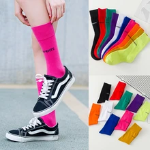 Прохладный Девушки флуоресцентный Цвета Новые носки Для женщин хлопковые носки Harajuku Повседневное Письмо Скейтборд, уличная мода, носки свободные нескользящих носочков