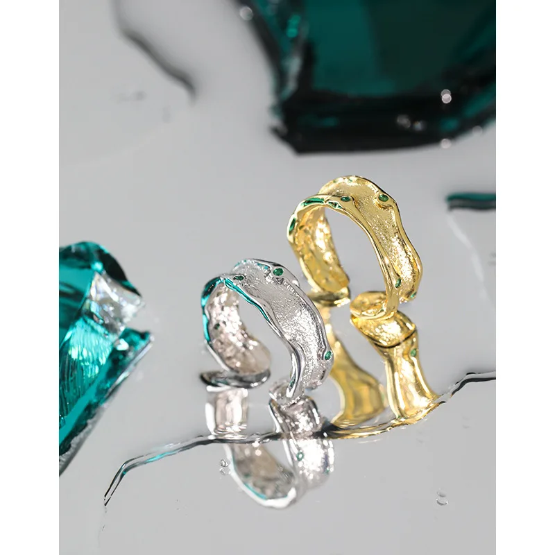 

Женское кольцо из серебра 925 пробы, с зеленым фианитом