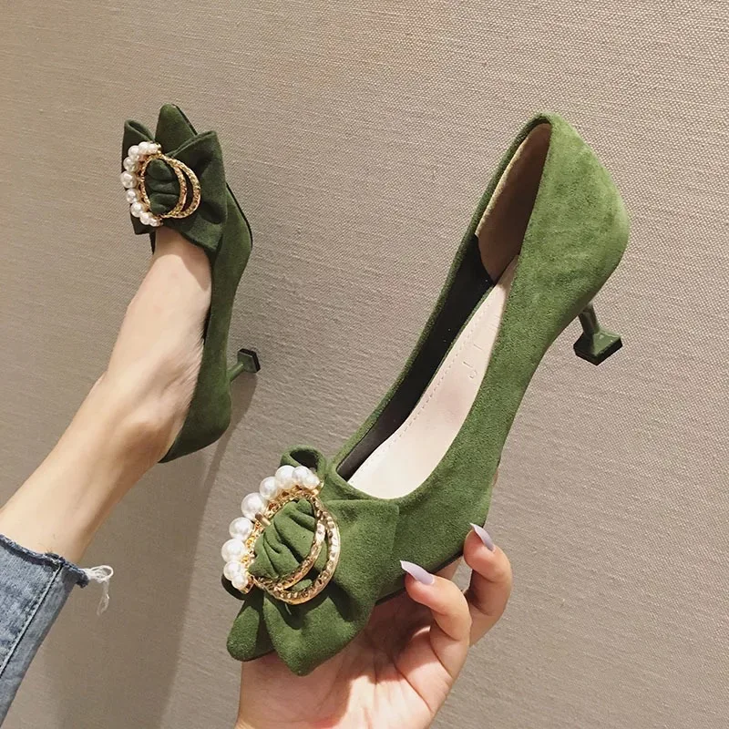 Тонкие туфли на высоком каблуке в европейском и американском стиле с острым носком; женская обувь; сезон осень-зима года; маленькие размеры - Цвет: Green 5.5cm