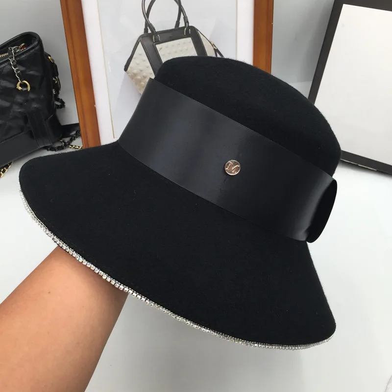 Зимние буровые карнизы Французский Ретро черный показ лицо молодой Британский