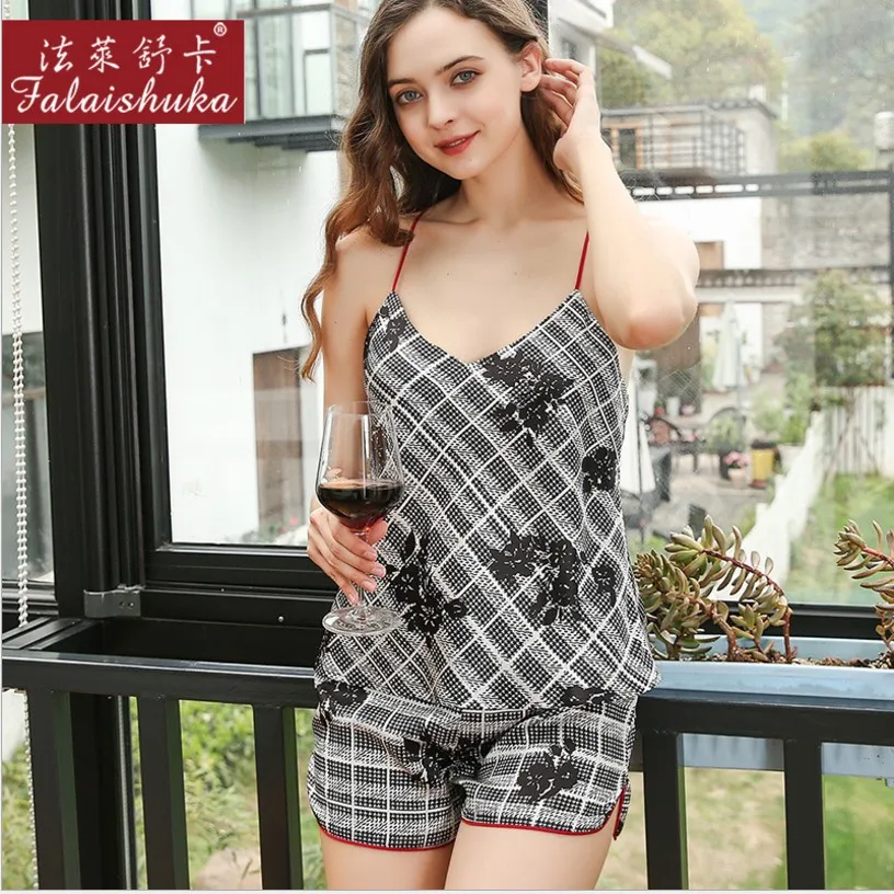 

Lady Silk Homewear Pajamas Sets 2020Summer Women Silk Sexy Homewears Sleepwears Woman Plaid Shorts Pajama Set Silk Home Wears