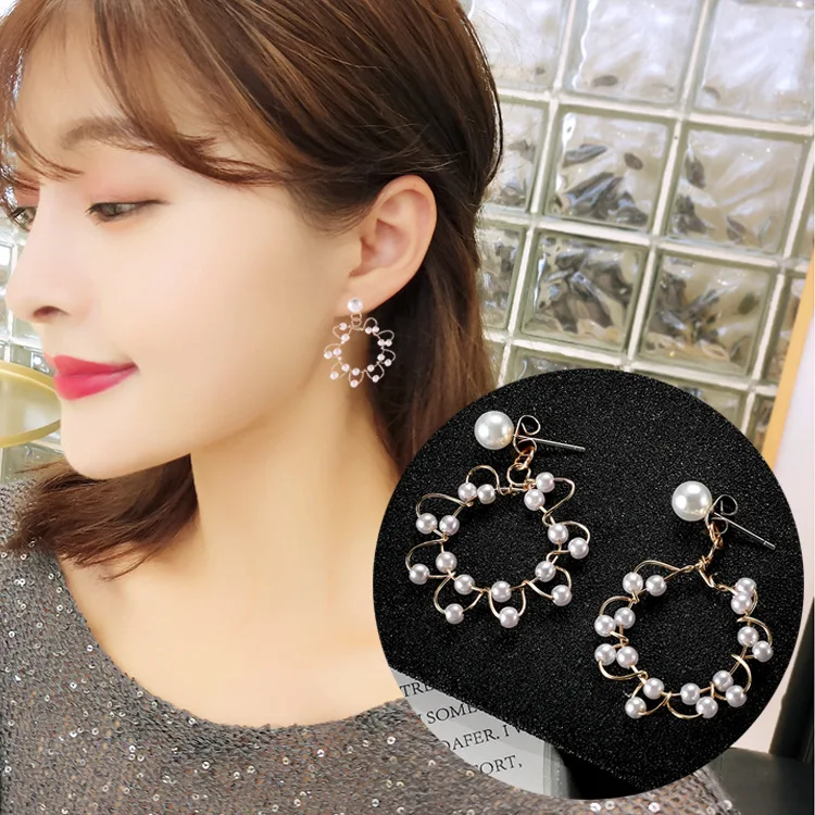 

Korea ins senior sense of spring and irregular pearl weaving circle temperament simple stud earrings