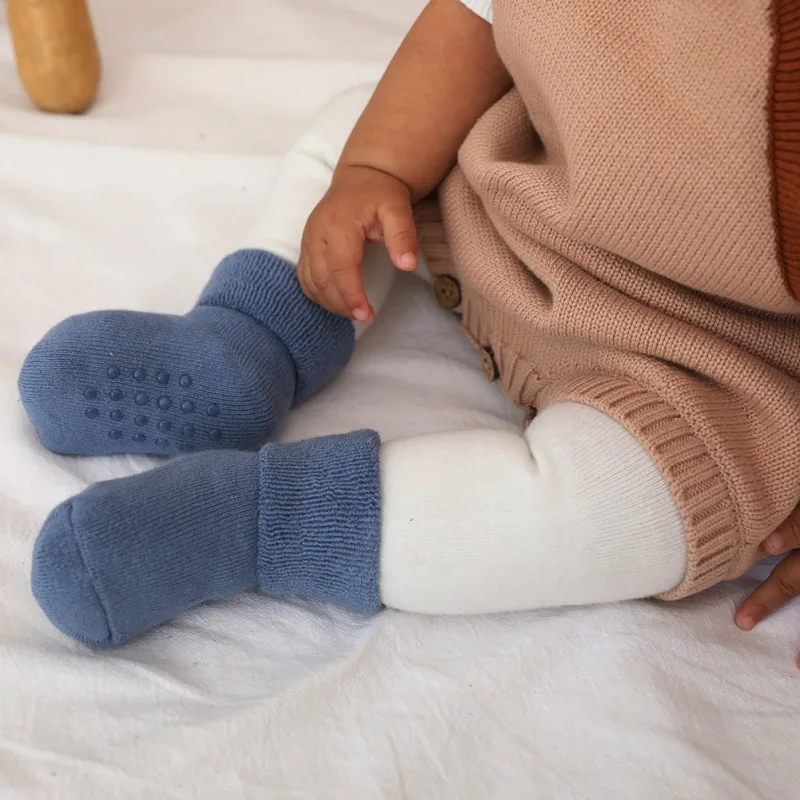 Детские Носки ярких цветов однотонные короткие носки для малышей хлопковые мягкие Нескользящие кружевные носки для малышей теплые зимние носки для малышей