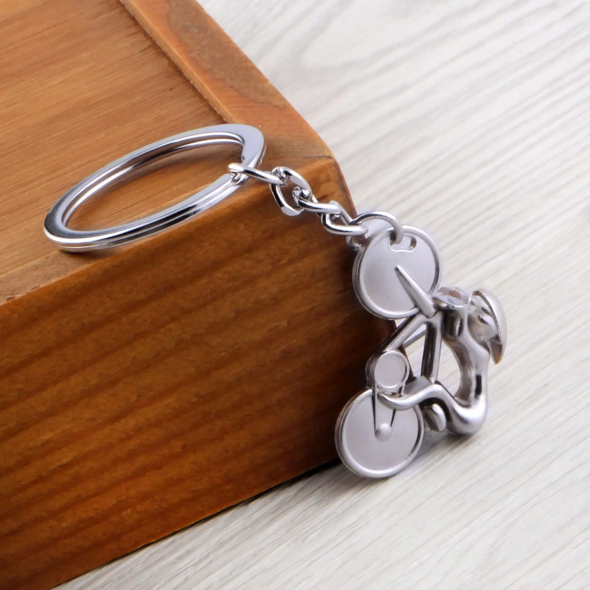 New Metal Sporty Man Road Bicycle Figure Keychains Keyring Trinket Souvenirs Creative For Bike Cycling Lover Biker Key Chain