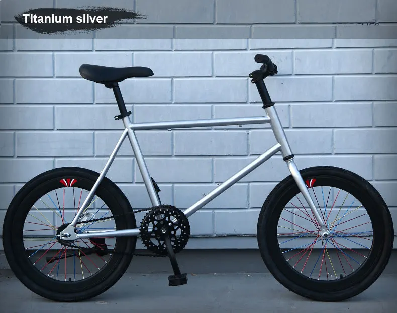 Titanium silver Дорожный велосипед с фиксированной передачей, мини перевернутый тормоз, сетка для велосипеда, Красный велосипед для студентов, взрослых мужчин и женщин, 20 дюймов, 30 нож, двойной дисковый тормоз - Цвет: Titanium silver