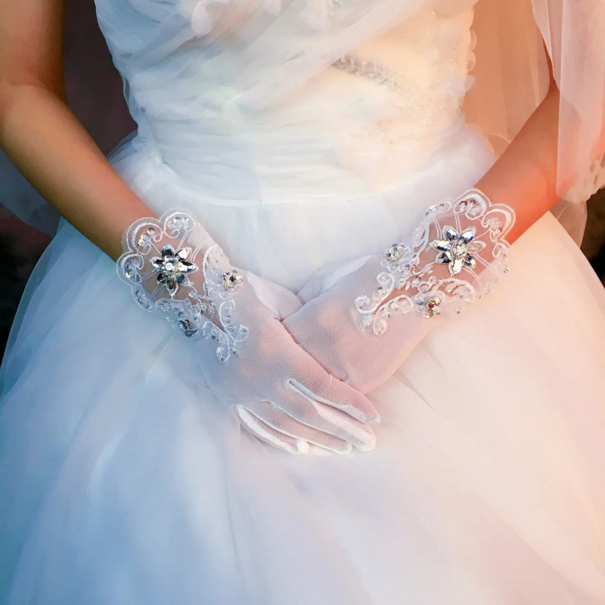 

New Style Gloves Bride Wedding Dress Short There Refers to Cuff Rhinestone Gloves S093 Factory Price