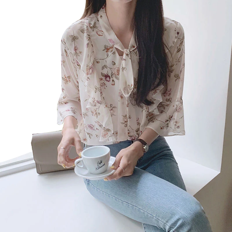 

Women's Spring Summer Style Chiffon Blouses Shirts Women's Ruffles V-neck Printed Korean Vintage Tops SP532