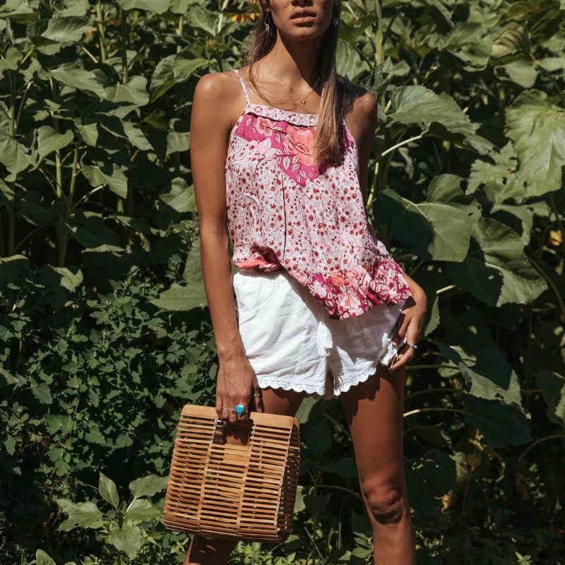 Boho chic, женский розовый короткий топ без рукавов с цветочным принтом, богемный пляжный жилет, короткая майка из искусственного шёлка с оборками, уличная одежда для женщин