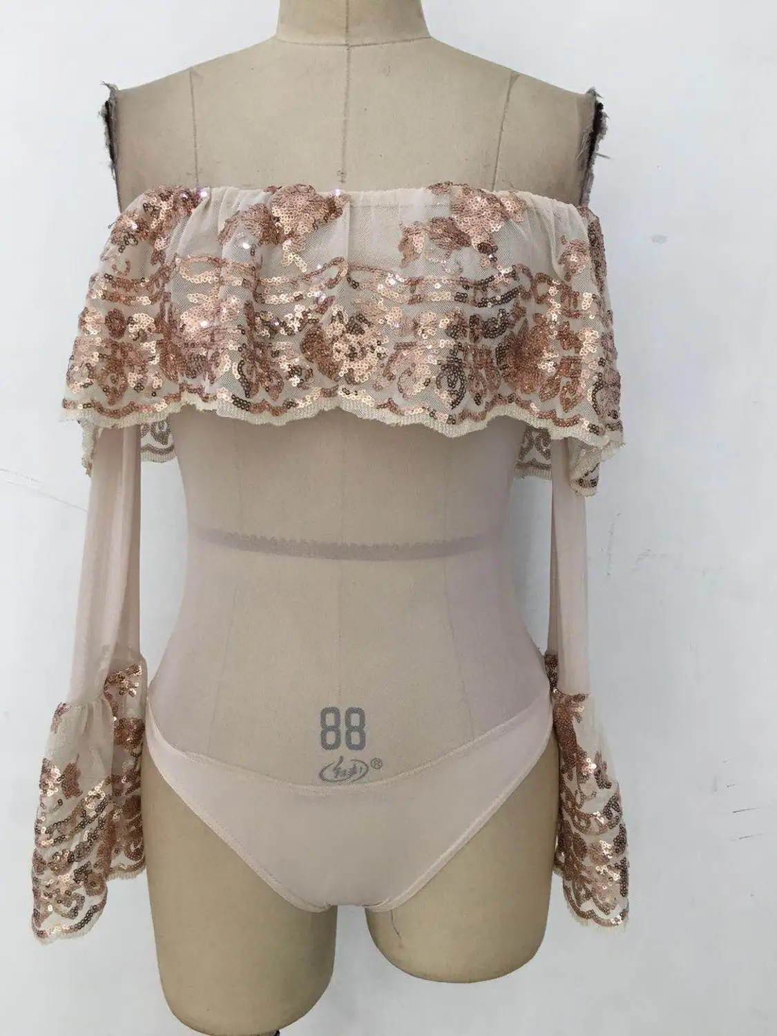 Женское Кружевное боди с вышивкой IDress черное Сетчатое длинными рукавами