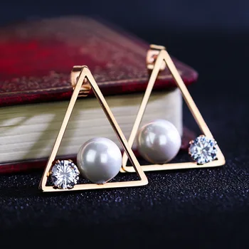 

Simple Triangular Ear Stud Diamond Set Zircon Pearl Earrings Earrings Exaggeration Fashion Ear Rings