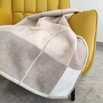 

New Design 1550G thick Luxury H blanket, High quality brand blanket, air conditioning sofa aircraft blanket