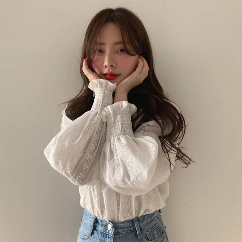 Fashion Women Lace Blouses Long Sleeve White Women Tops Casual O-neck Floral Women Clothing Sweet Style 6137 50