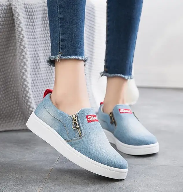 light blue Осенние ковбойские ботинки для женщин; слипоны с круглым носком на плоской подошве; женские синие джинсовые парусиновые лоферы на молнии; большие размеры 44 - Цвет: light blue