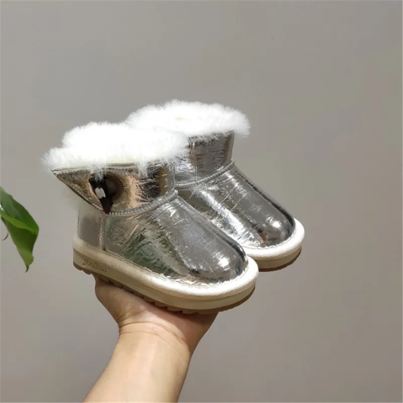 Новые зимние детские ботинки; кожаная водонепроницаемая обувь для маленьких девочек; теплые плюшевые модные детские зимние ботинки с пряжкой; детская обувь