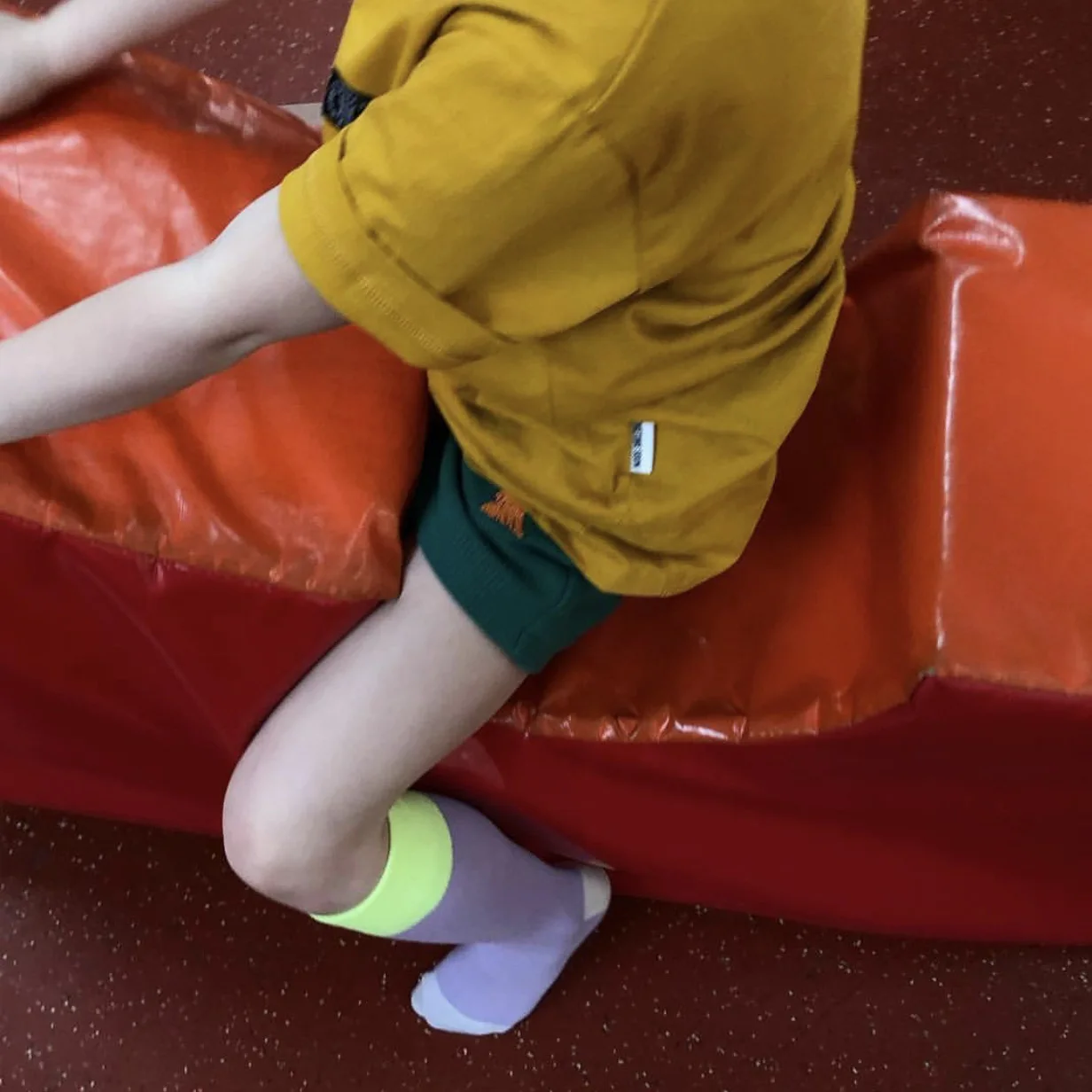 Комплект из трех пар детских носков без пятки на раннюю осень-зиму с флуоресцентными вставками разных цветов корейские носки унисекс для мальчиков и девочек
