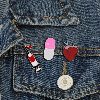 

Syringe Enamel Pin Pink Pill Heart Brooches Denim Jackets Lapel Pins Medical Jewelry for Doctor Nurse Brooch Creative Badge