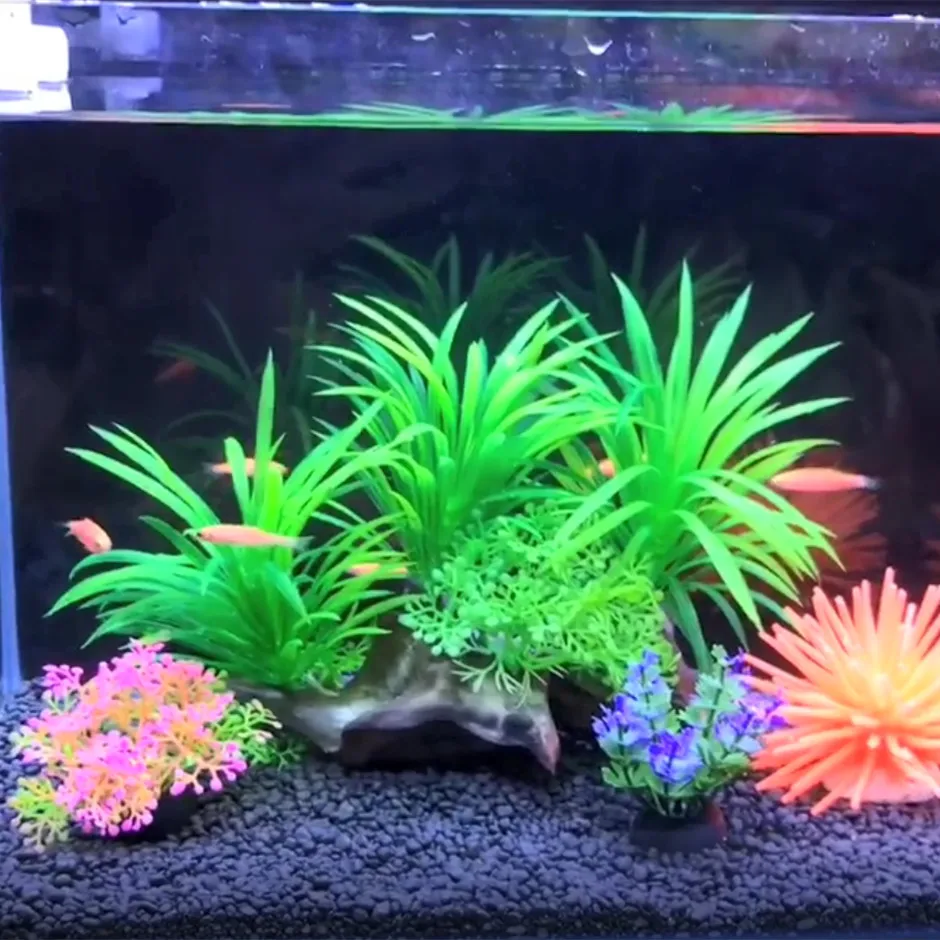 Pesci artificiali acquario Silicone galleggiante ornamento mobile con  ventosa Fish Tank Decor pesci ornamentali di colore brillante