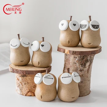 

Handcrafted Pear Statues Cartoon Couple Gifts Ceramic Fruit Ornament Small Figurine Sculpture For Home Car Table Decor Cute Gift