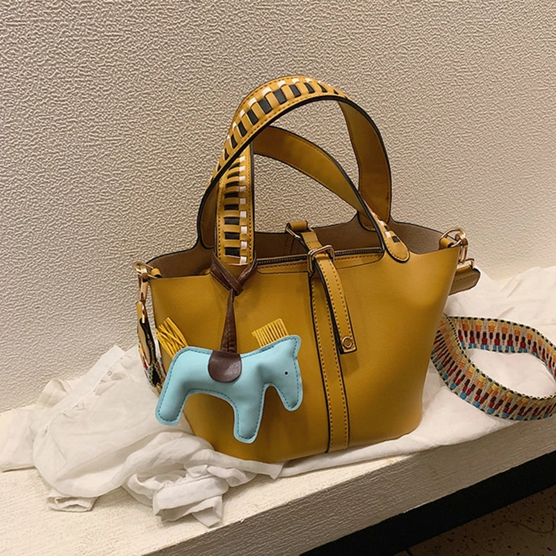 

Famous female brand exquisite ladies handbag fashion bucket bag 2020 new high-end temperament shoulder Messenger bag travel tote