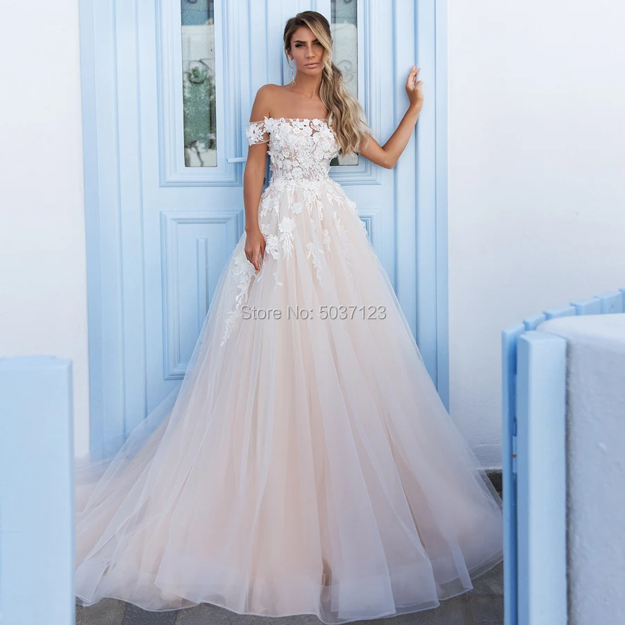 Licht Champagne EEN Line Trouwjurken Lace Applique Sweep Trein Mouwloze Vestido De Noiva Off de Schouder Button Bruidsjurk Licht Champagne EEN Line Trouwjurken Lace Applique Sweep Trein Mouwloze Vestido De Noiva Off de Schouder Button Bruidsjurk