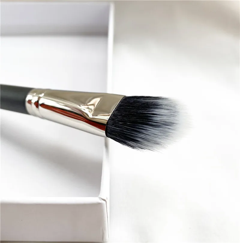 Duo Fibre Foundation/консилер/минерализованная кисть 132 безупречно равномерно отделка