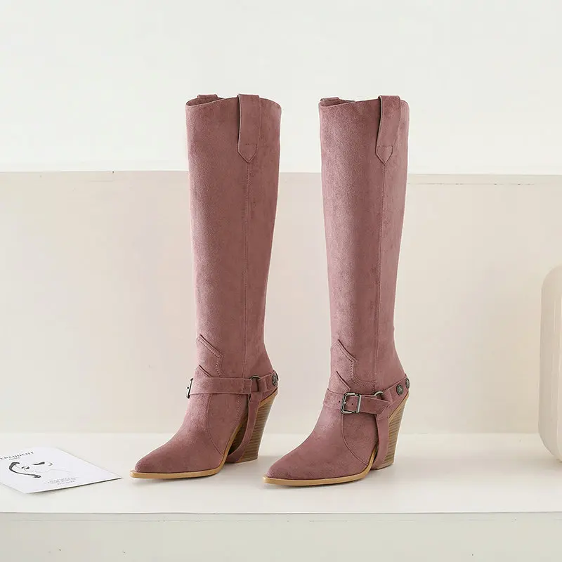 Осенние женские ботинки; модные сапоги до колена с пряжкой; высокие сапоги из искусственной кожи на танкетке и высоком каблуке; зимняя женская обувь с острым носком - Цвет: Pink Suede