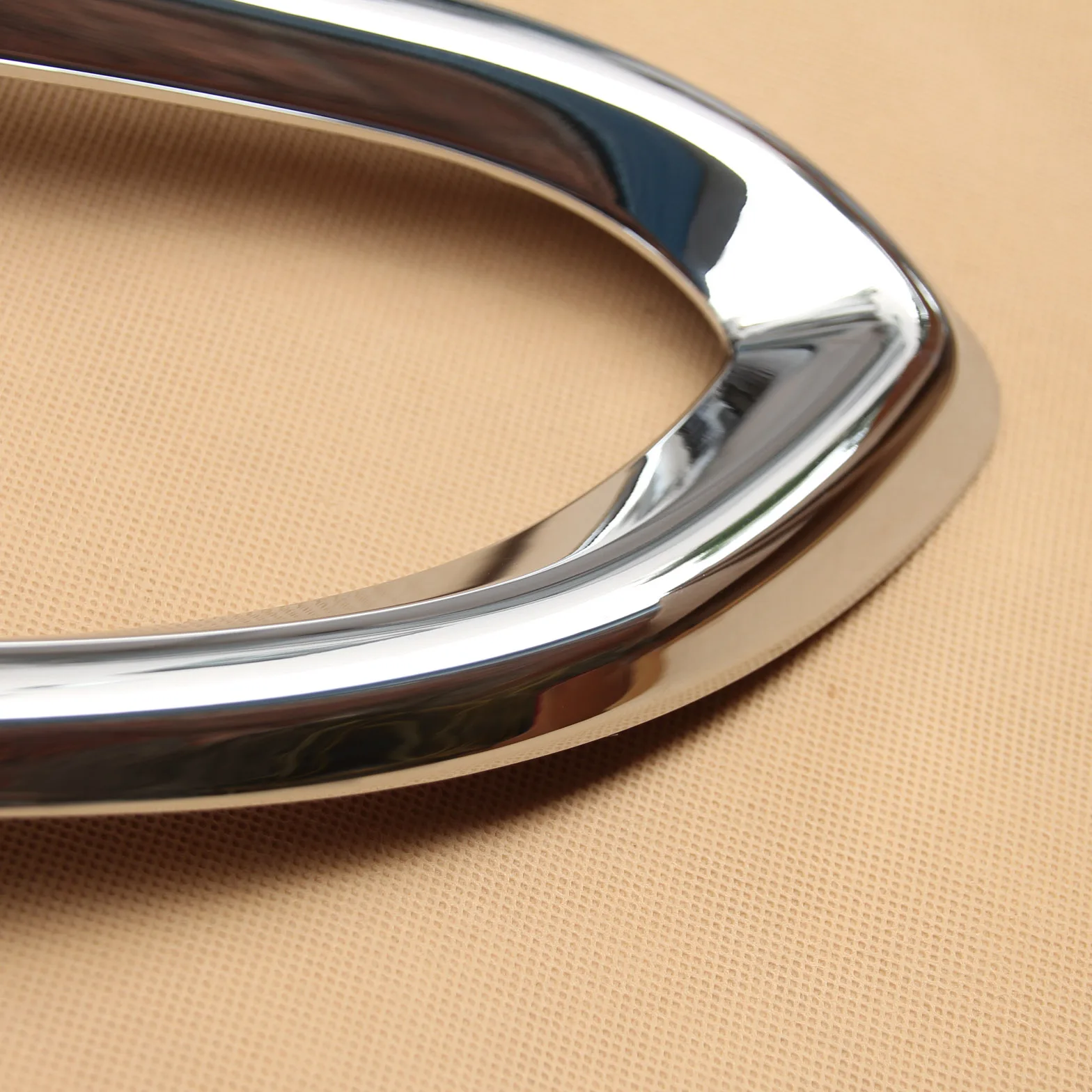 Рисунок 3 - Яркая Хромированная передняя противотуманная