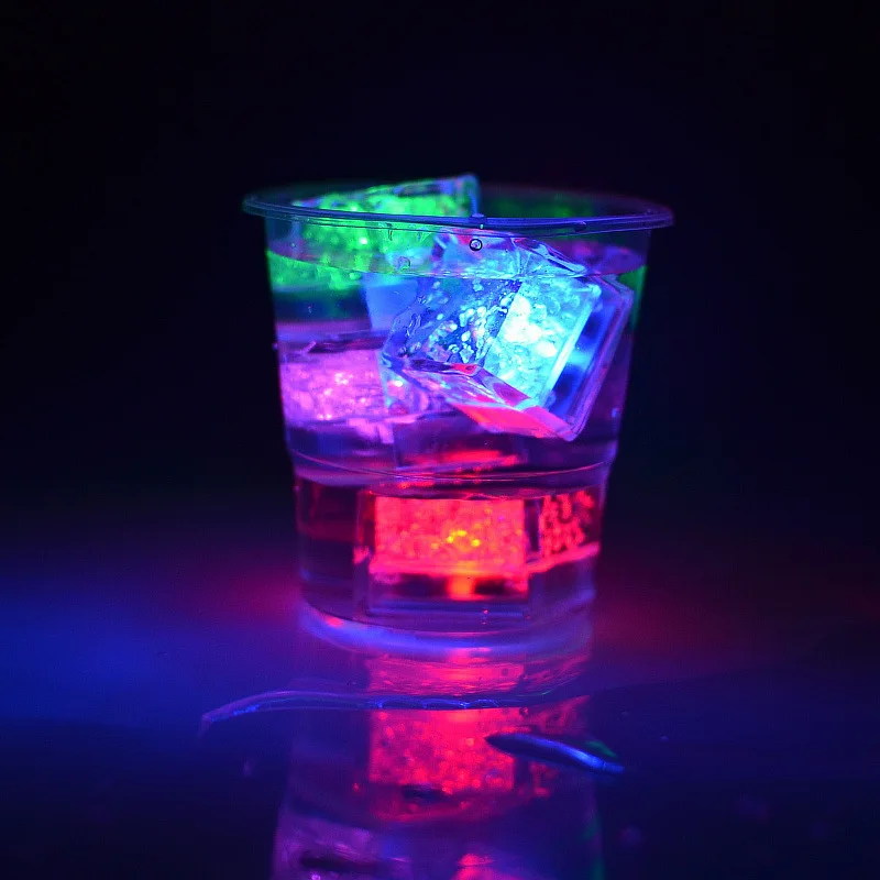 

Shining Ice Cubes LED Flourescent Block Colorful Flash Ice Cubes Flash Sensing Ice Lantern KTV Bar Wedding Supplies