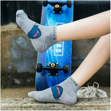 Модные носки в стиле хип-хоп с изображением акулы, мужские короткие носки, носки в стиле хип-хоп, уличные спортивные носки для скейтборда, черные, белые