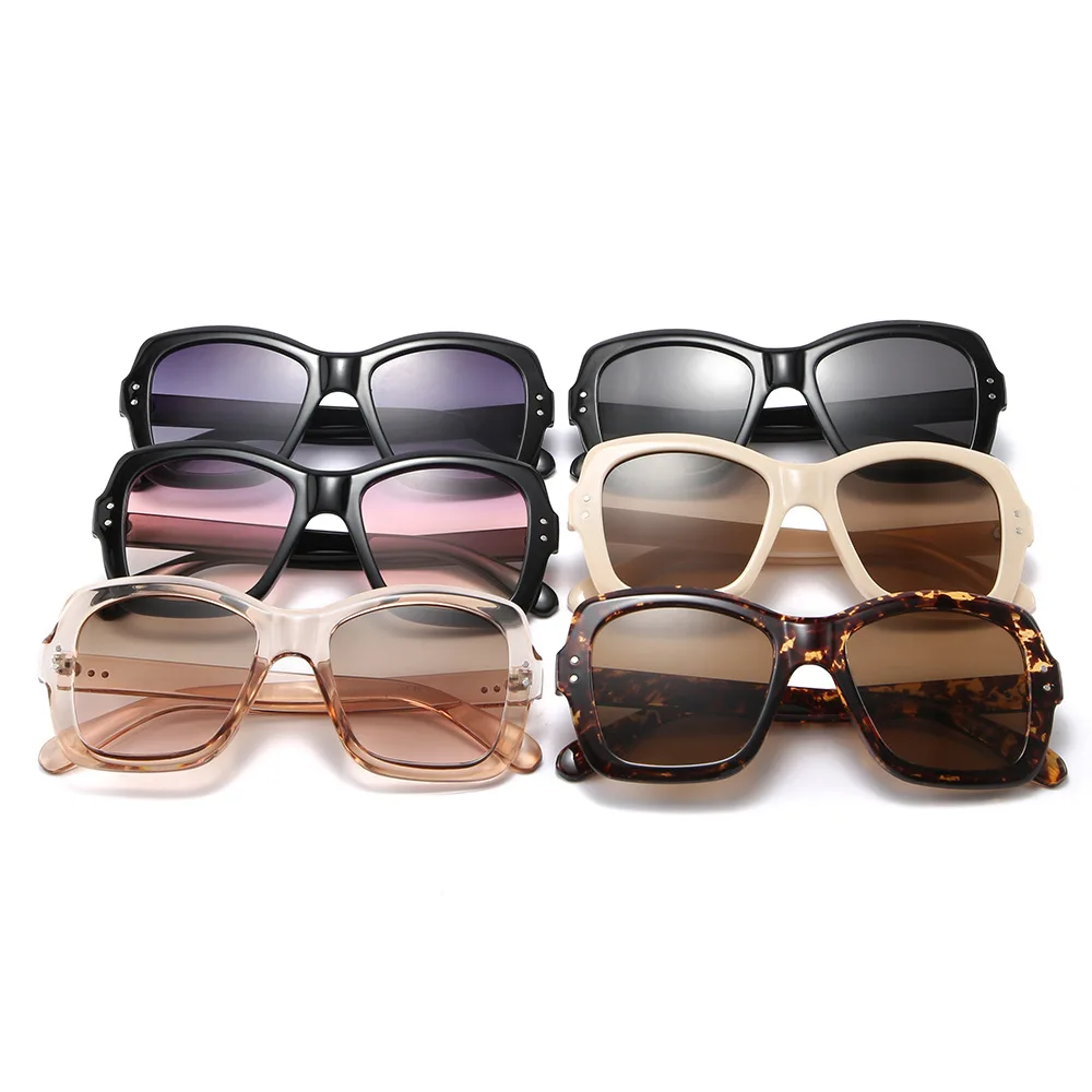 13083388479_810483317