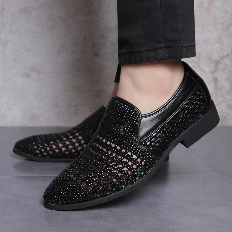 

Summer New Style Men Business Leather Sandals Soft Bottom Porous Shoes Middle-aged Hollow out Weaving Shoes Dad