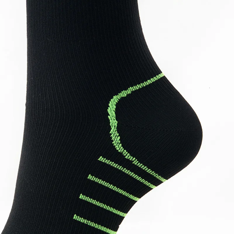 Компрессионные Полосатые чулки для мужчин и женщин, носки для бега, унисекс, спортивные нейлоновые высокие компрессионные эластичные спортивные носки с v-образным давлением