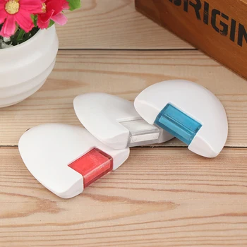 

1Pcs Red White Blue DIY Sewing Tool Triangular Chalk Wheel Tailor's Chalk Sewing Clothes Markers Accessory