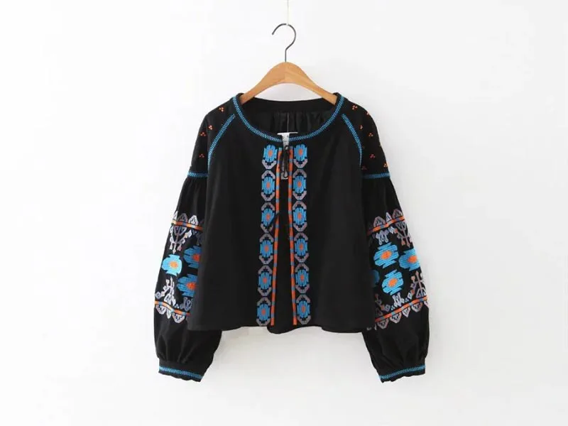 Boho блузка из хлопка с цветочной вышивкой блузки с кисточками и длинным рукавом-фонариком Свободные повседневные женские топы в стиле хиппи блузка и рубашка
