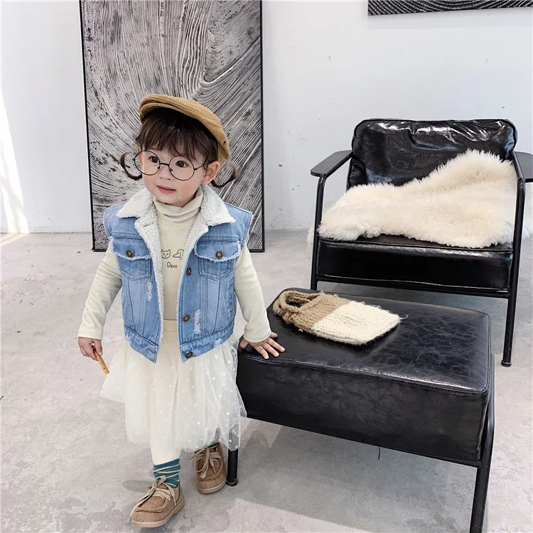 Жилеты для маленьких девочек 2, 3, 4, 5, 6 лет Новинка года, осенне-зимний Корейский детский свободный джинсовый жилет из овечьей кожи без рукавов теплый жилет для малышей