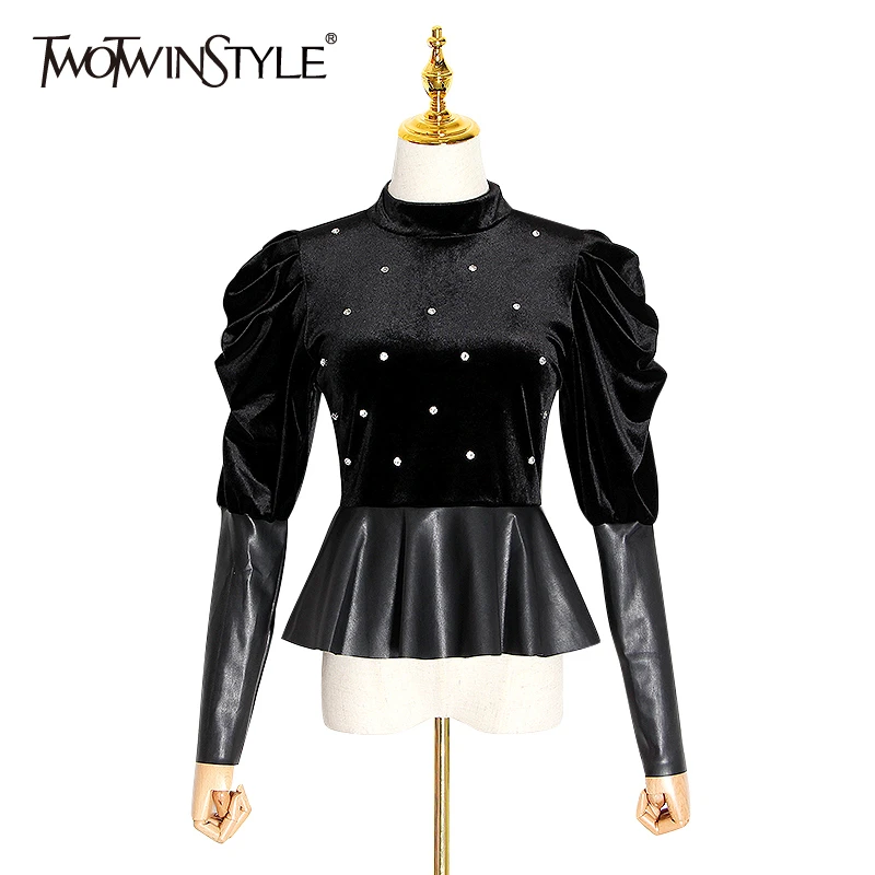 Женская блузка из искусственной кожи TWOTWINSTYLE белая с воротником стойкой длинными