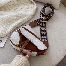 Осенне-зимняя французская маленькая меховая сумка для женщин Новая модная версия универсальная сумка-мессенджер широкий ремень на плечо Одиночная сумка