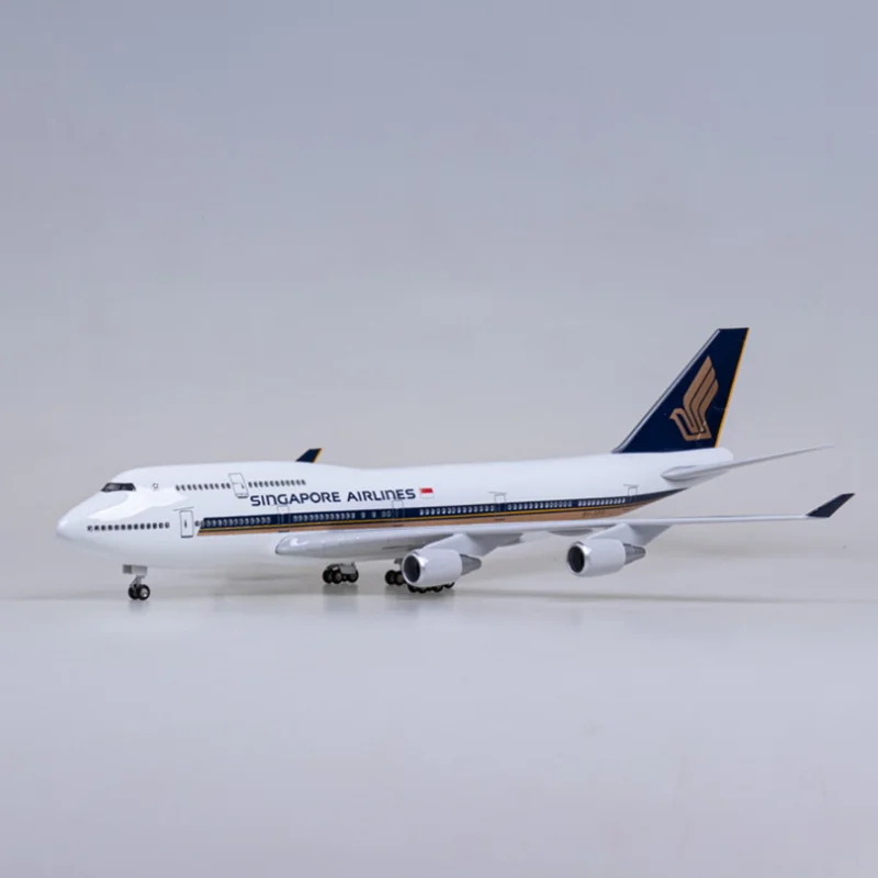 

1/150 Scale Diecast Resin Plane 47cm Airplane Model Toys B747 AIR Singapore Airways Aircraft Model with Light and Wheel for Gift