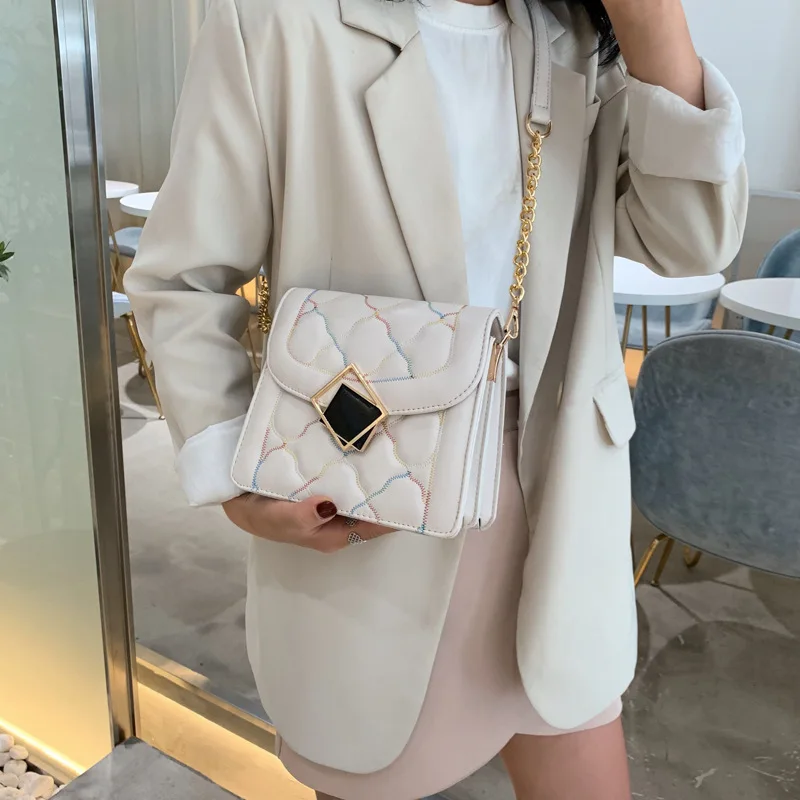 

Foreign gas woman 2019 new Korean version 100 shoulder small square bag summer fashion embroidered thread chain oblique satchel