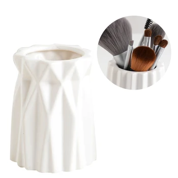 

1pc Ceramic Makeup Brush Holder Stripe Solid Geometry Storage Organizer Pen Holder Desktop Adornment (White)