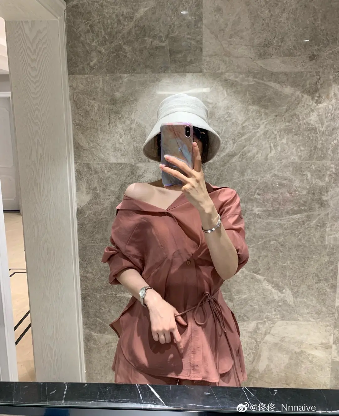 

2019 Summer And Autumn Thin Sun-resistant Set Elastic Waist Casual Shorts + Long Lace-up Off-shoulder Three-Color Shirt Women's